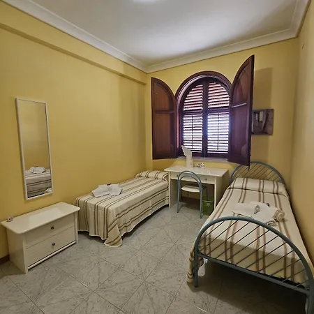 Il Geko Tra Palermo E Cefalu' Nel Mare Di Sicilia Villa Trabia